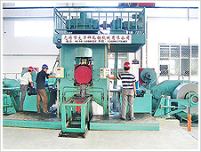 由于轧机轴承是轧机在使用的时辰比力必要的部件，所以通常使用轧机的企业城市提前采办一些轧机轴承。这样即便在使用的时辰必要更换，也不会影响到设备的运行。而这些所购入的轴承在安设的时辰也是有肯定的要求的，若是安设不是极度适当可能会造成最终的毁损。